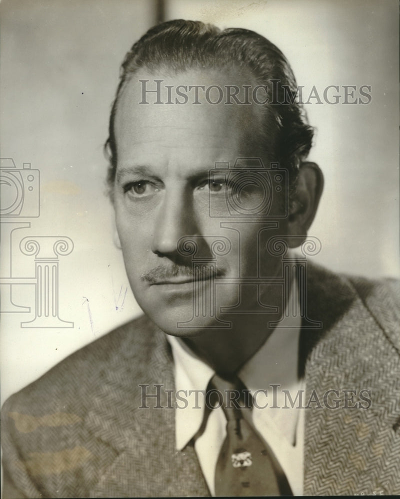 Load image into Gallery viewer, 1951 Press Photo Melvyn Douglas leaves for New England to tour in a road show.
