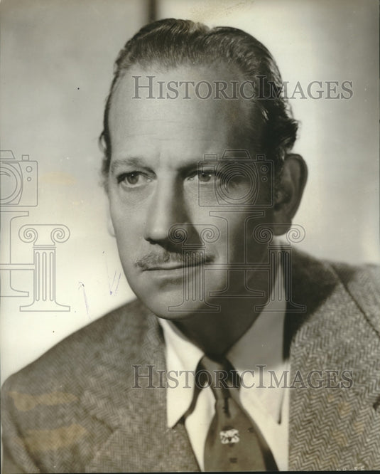 1951 Press Photo Melvyn Douglas leaves for New England to tour in a road show.