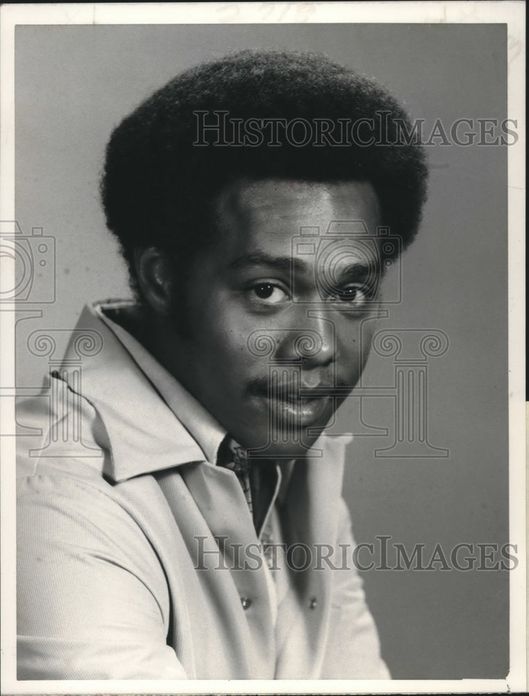 1977 Press Photo Actor Mike Evans stars in The Practice - nox19416