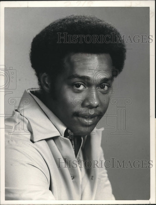 1977 Press Photo Actor Mike Evans stars in The Practice - nox19416