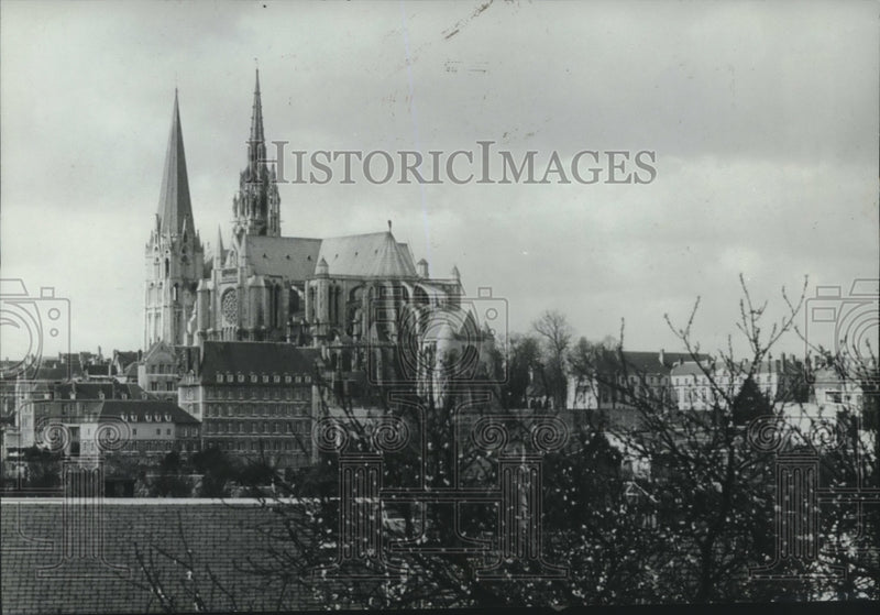 Load image into Gallery viewer, 1984 Press Photo The 12th century cathedral at Chartres in Paris, France

