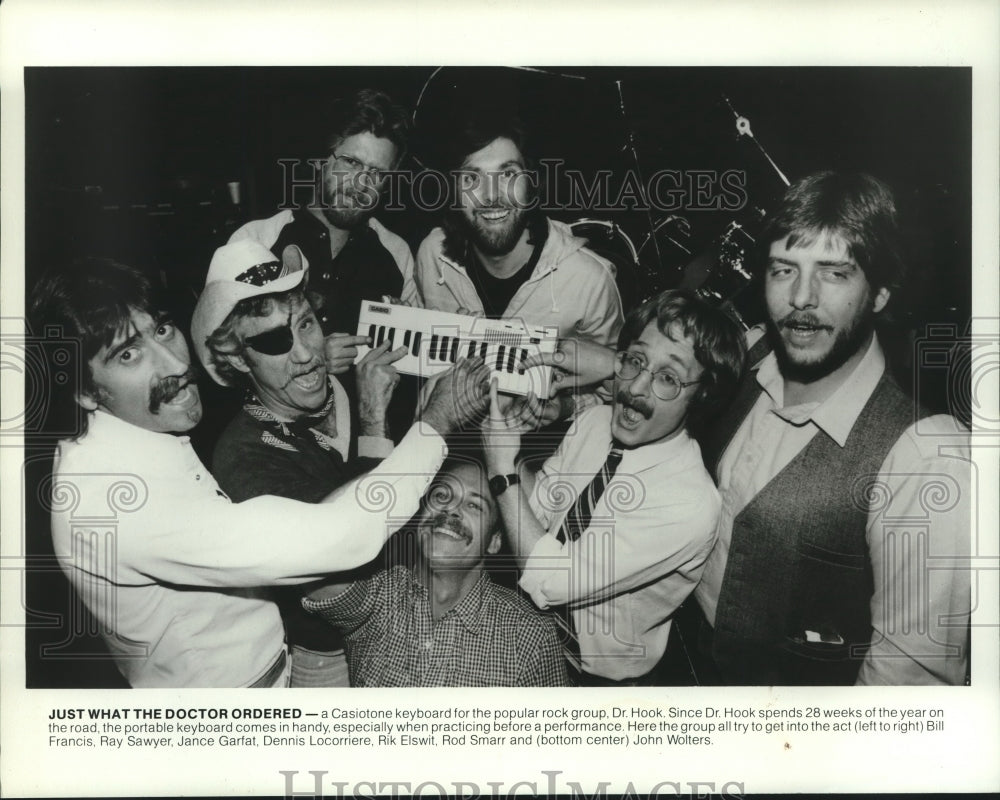 1982 Press Photo Dr. Hook uses Casiotone keyboard during practice sessions.
