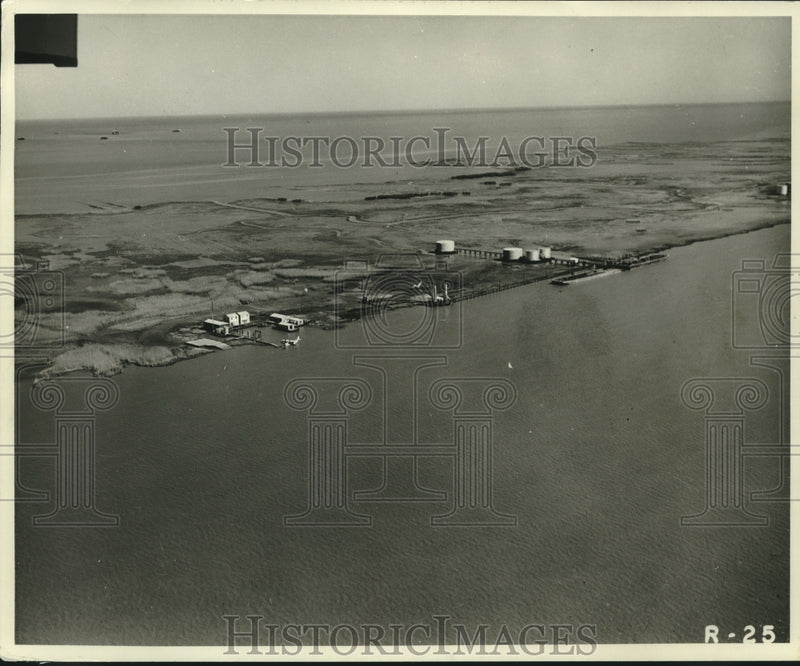 Load image into Gallery viewer, 1960 Press Photo Shell Oil Company's Block 69 at mouth of Main Pass of MS River.
