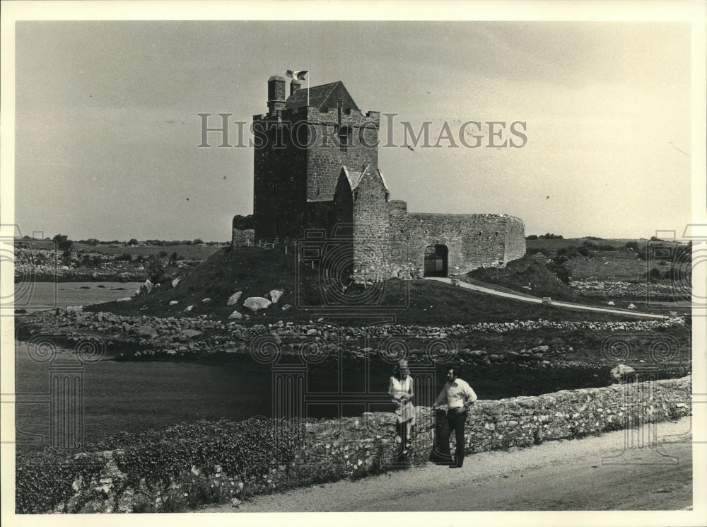 1980 Press Photo 15th Century Dunguaire Castle on the shores of Galway Bay