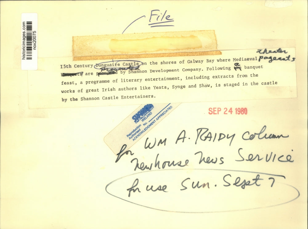 1980 Press Photo 15th Century Dunguaire Castle on the shores of Galway Bay