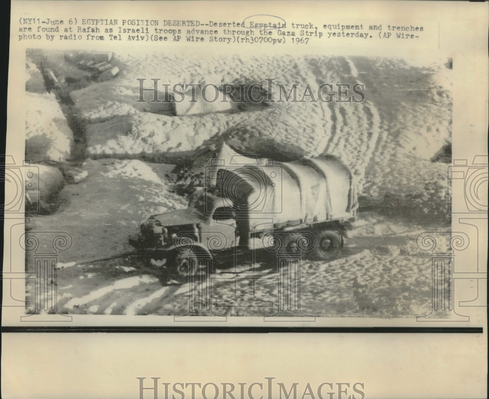 1967 Press Photo Deserted Egyptian truck and equipment found at Rafah.