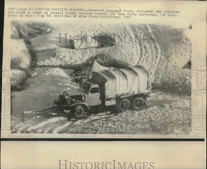 Load image into Gallery viewer, 1967 Press Photo Deserted Egyptian truck and equipment found at Rafah.
