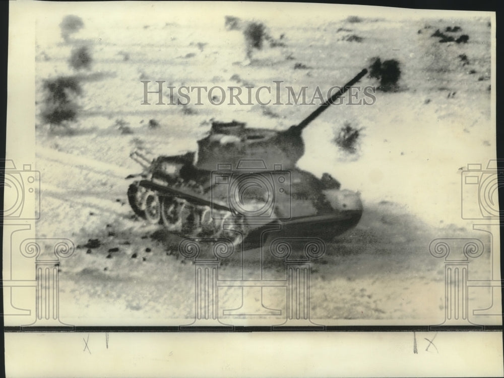 1967 Press Photo Egyptian T34 tank sits in desert at Rafah, Gaza Strip