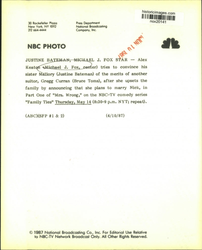 Load image into Gallery viewer, 1987 Press Photo Alex Keaton, Michael J. Fox, Justine Bateman in "Family Ties"

