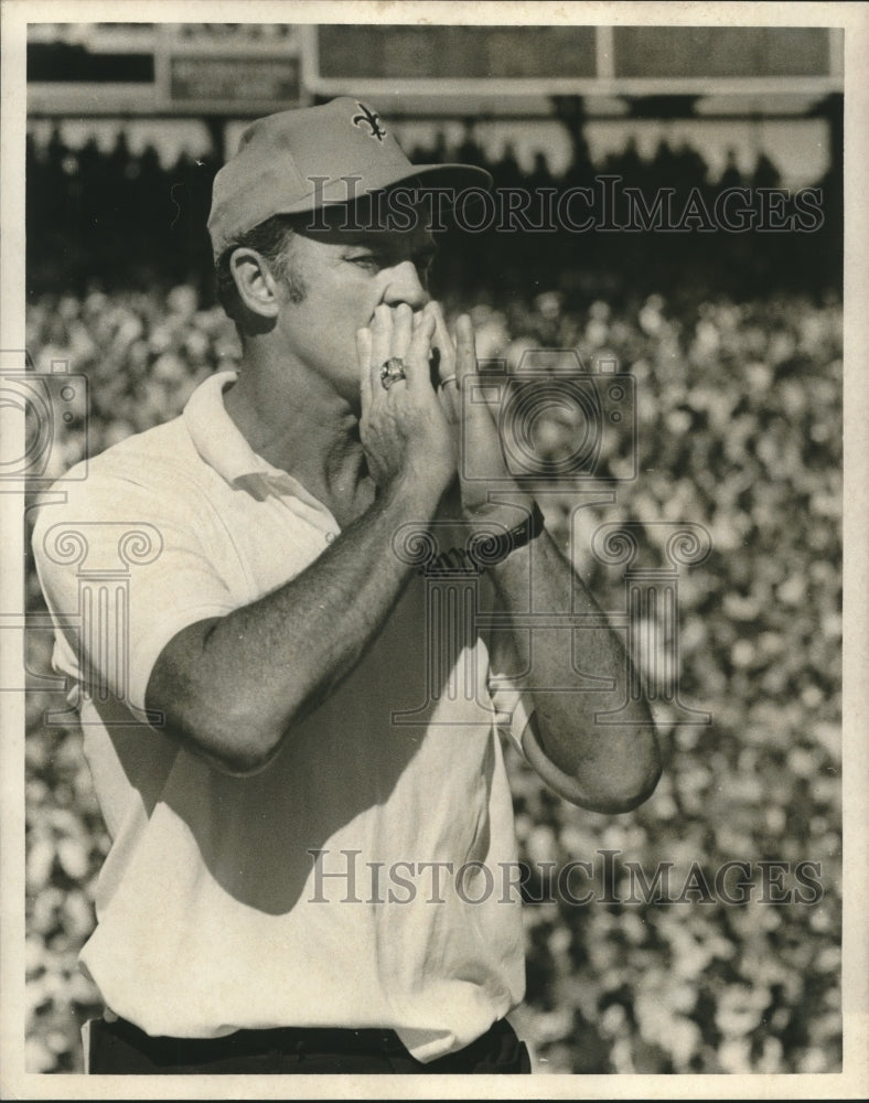 1970 Press Photo New Orleans Saints&#39; Coach Tom Fears calls out plays at game