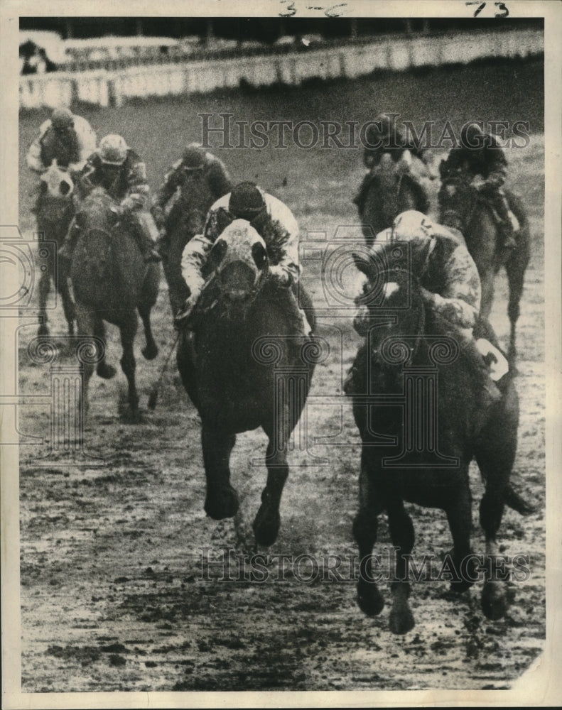 1970 Press Photo Kay Emy approaching end of horse race at Fair Grounds Oaks.