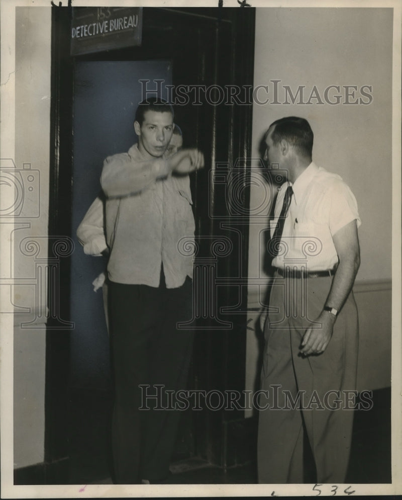 Load image into Gallery viewer, 1954 Press Photo Floyd Roy Fouch, assaulted robbery fugitive, in custody
