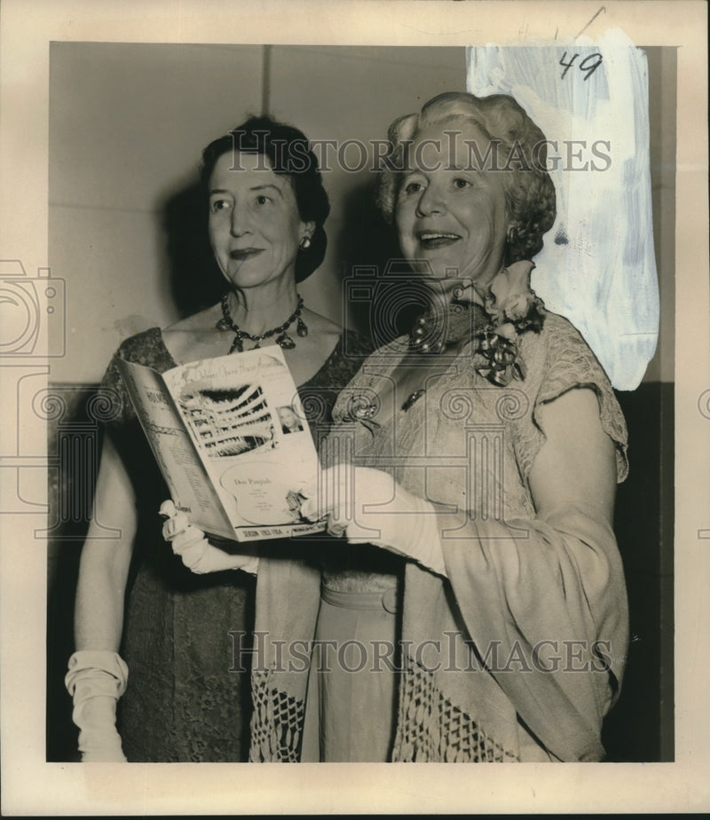 Load image into Gallery viewer, 1953 Press Photo Mrs. Christopher &amp; Mrs. Fox of New Orleans Opera House
