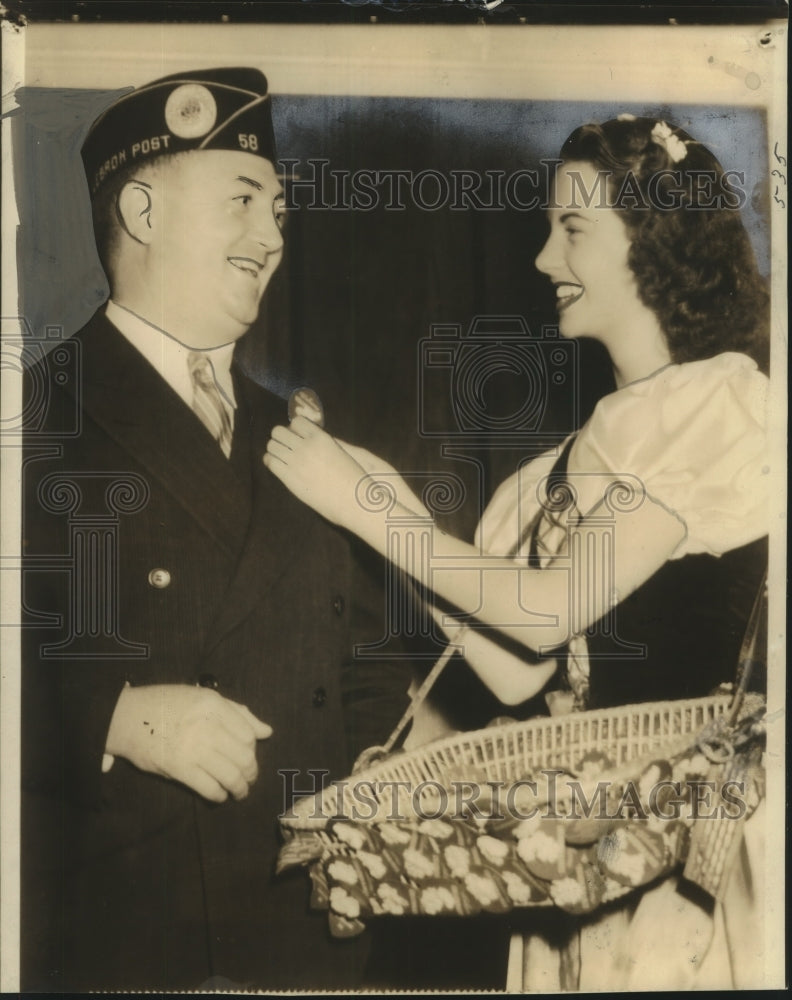 Load image into Gallery viewer, 1940 Press Photo Raymond Fields welcomed to American Legion Convention in Boston
