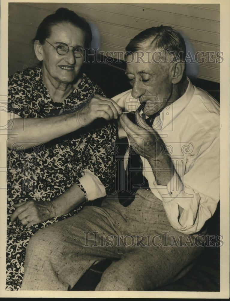 Load image into Gallery viewer, 1940 Press Photo Mr. &amp; Mrs. Louis Fraiche celebrate 50th wedding anniversary
