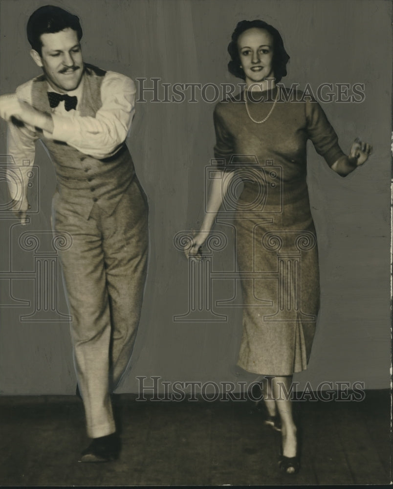 1937 Press Photo H. Waller Fowler, Jr. &amp; Jane Sherman perform &quot;animal dance.&quot;- Historic Images