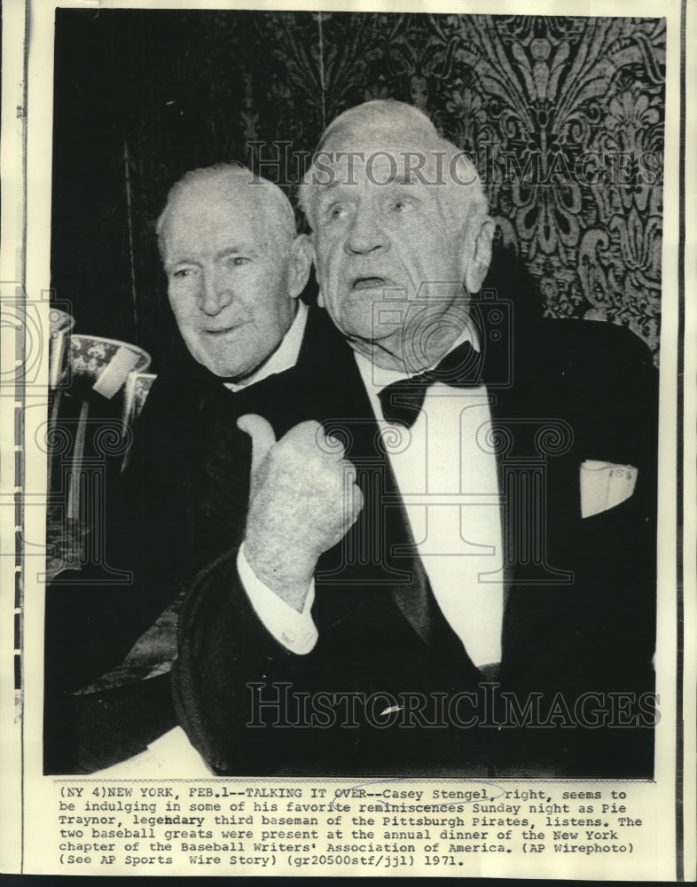 1971 Press Photo Casey Stengel &amp; Pie Traynor attend Baseball Writers&#39; dinner.