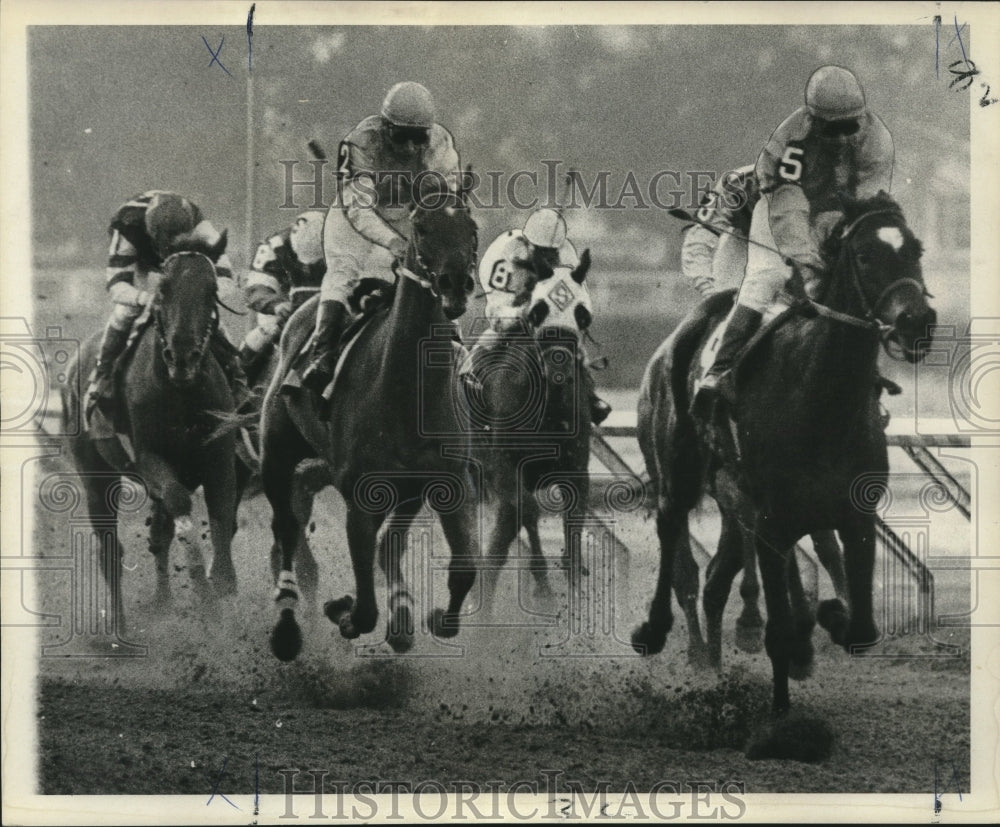 1969 Press Photo Sassy Morn (5) wins Pontalba Stakes at the Fair Grounds.