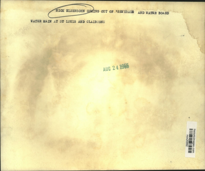 Load image into Gallery viewer, 1955 Press Photo Nick Elsensohn helped from Sewerage and Water Board water main
