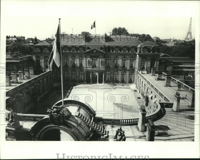 Load image into Gallery viewer, 1976 Press Photo The Elysee Palace in France - nox21007
