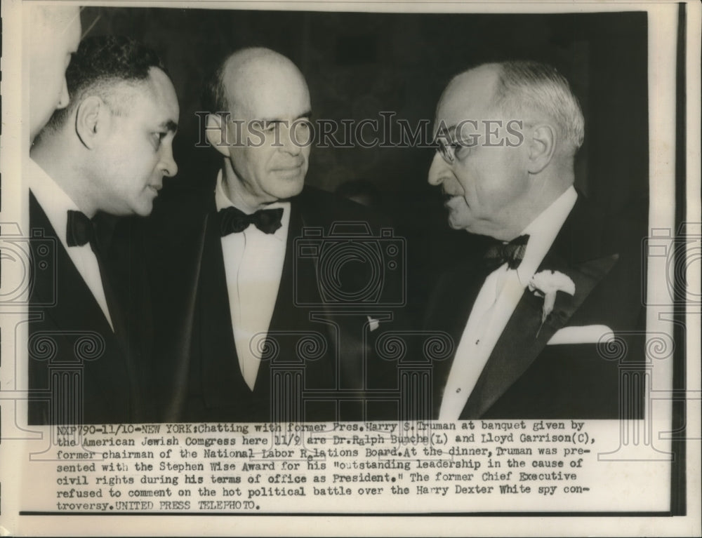 1953 Press Photo Former President Truman & others chat at a dinner in New York