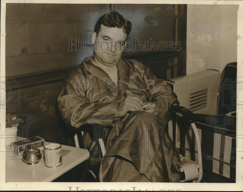 Load image into Gallery viewer, 1942 Press Photo Emile P. Gassie relaxes - nox21043
