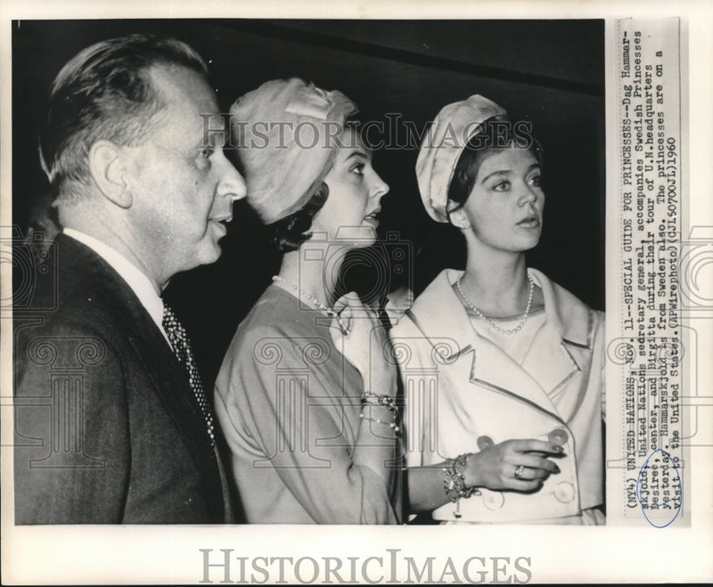 Load image into Gallery viewer, 1960 Press Photo Dag Hammarskjold with Swedish princesses Desiree &amp; Birgitta
