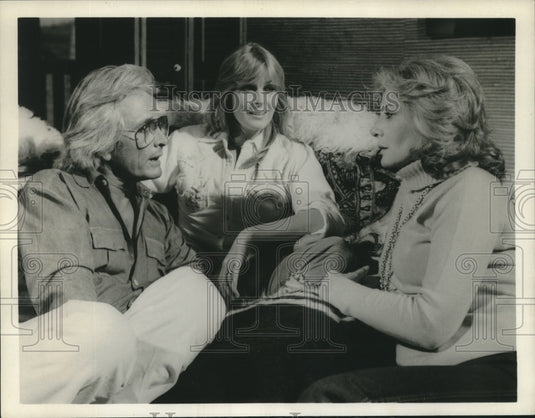 1980 Press Photo Barbara Walters interviews Bo and John Derek in California