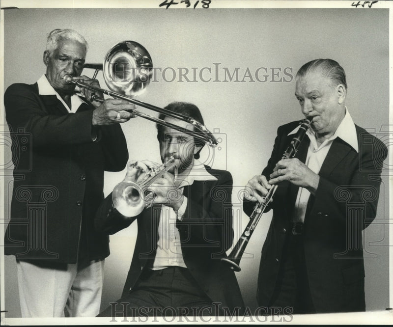Load image into Gallery viewer, 1977 Press Photo Golden Wattle Band members; Nelson (l), Geoff Bull &amp; Burke (r)
