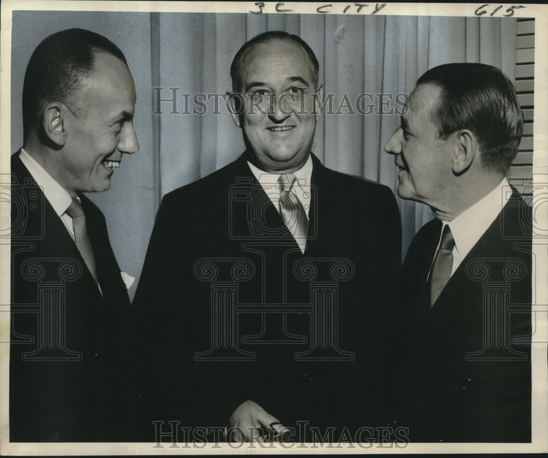 Load image into Gallery viewer, 1955 Press Photo W.B. Fox &amp; others at Inter-American Investment Conference in LA
