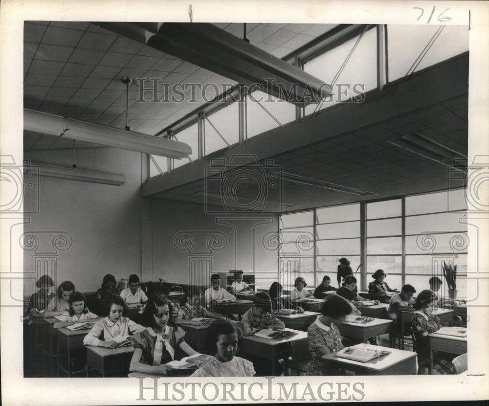 1951 Press Photo Uniformly lit classroom of McDonogh Elementary School, LA