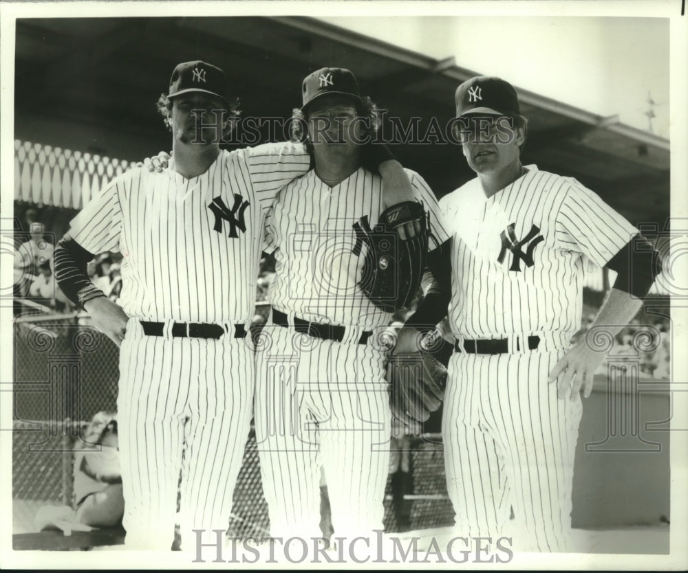 1982 Press Photo Yankee&#39;s Goose Gossage, Ron Davis &amp; Coach Torborg at camp- Historic Images