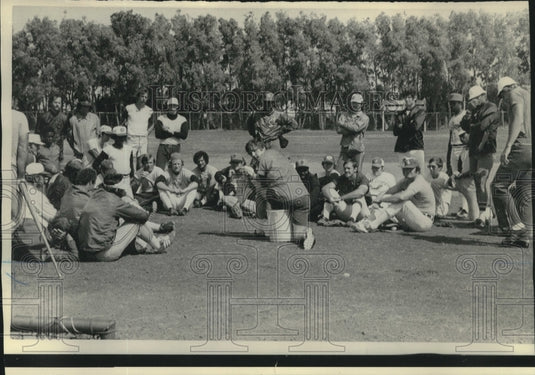 1976 Press Photo Volunteer Mets players meet at Florida training camp- Historic Images