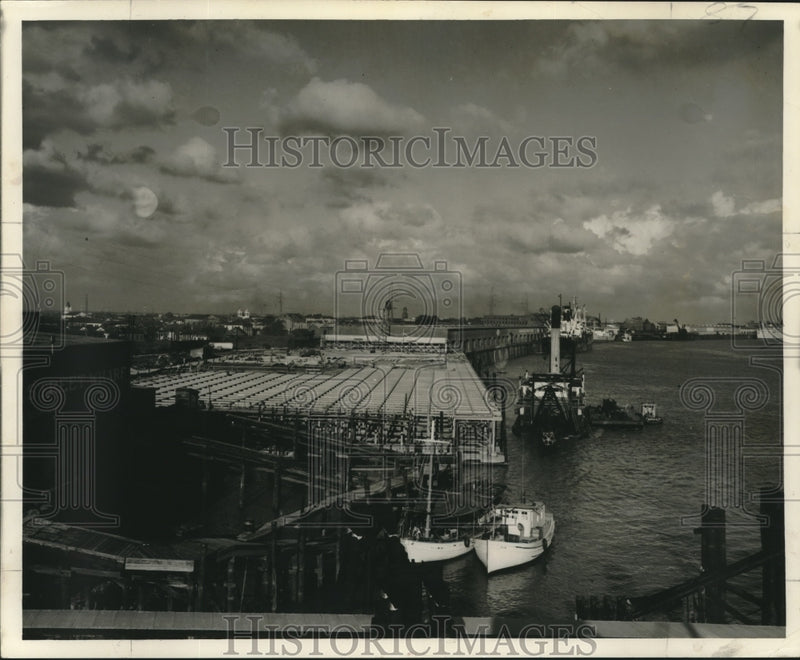 Load image into Gallery viewer, 1953 Press Photo Completed 600 feet long Esplanade Wharf. - nox21392
