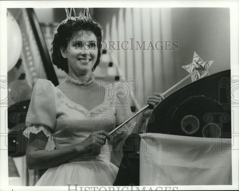 Load image into Gallery viewer, 1987 Press Photo Elinor Donahue stars in "The New Adventures of Beans Baxter"
