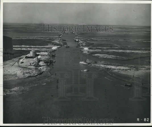 1960 Press Photo Dredge cut from Lake Washington Field at Gulf of Mexico