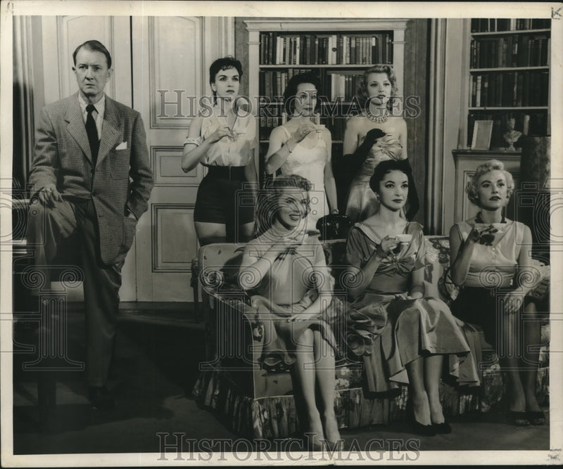 Load image into Gallery viewer, 1954 Press Photo Elliott Nugent &amp; Pat Fowler &amp; others in "Seven Year Itch."
