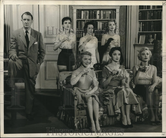 1954 Press Photo Elliott Nugent & Pat Fowler & others in "Seven Year Itch."