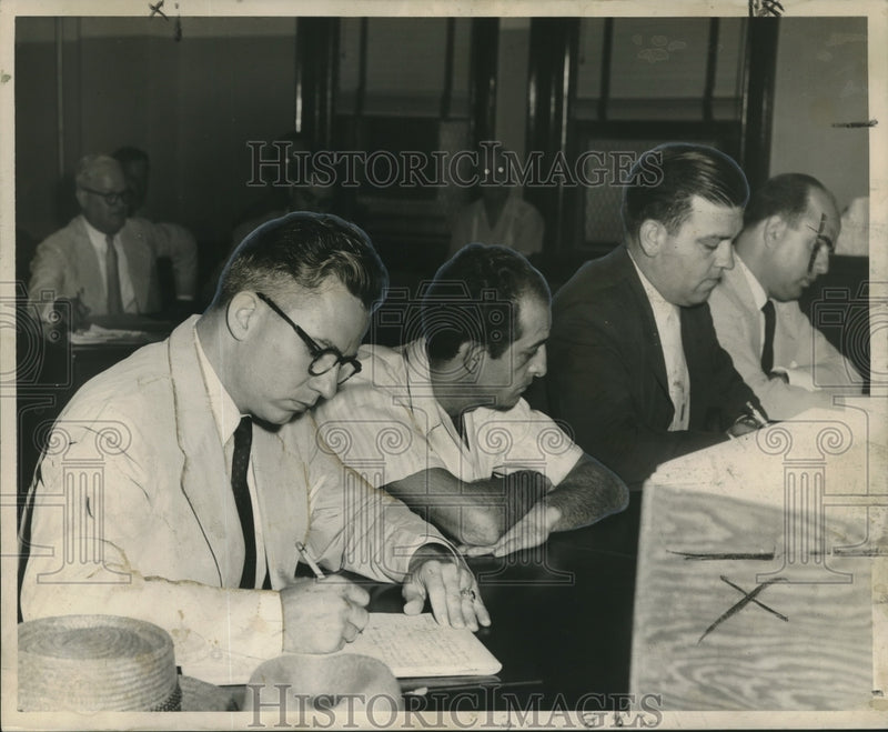 Load image into Gallery viewer, 1953 Press Photo Joseph di Vincenti with attorneys Fox &amp; Maxwell in court
