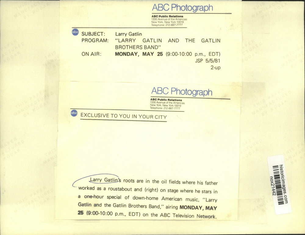 1981 Press Photo Larry Gatlin show in oilfields and on stage - nox21442