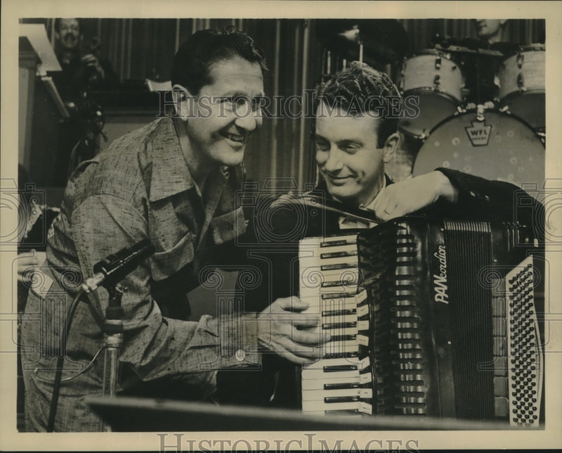 Load image into Gallery viewer, 1960 Press Photo Lawrence Welk &amp; Myron Floren on Lawrence Welk's Dancing Party
