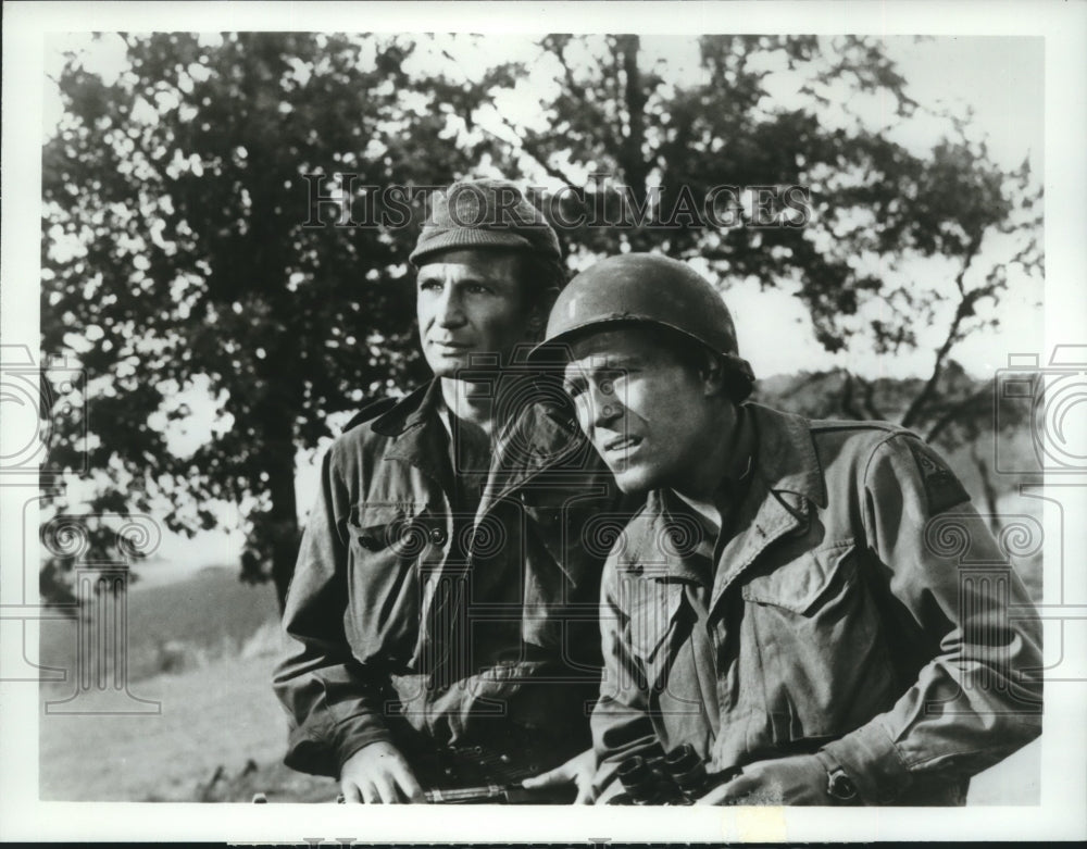 1977 Press Photo Ben Gazzara & George Segal star in "The Bridge at Remagen"