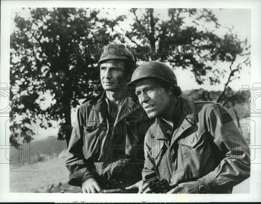 1977 Press Photo Ben Gazzara & George Segal star in "The Bridge at Remagen"