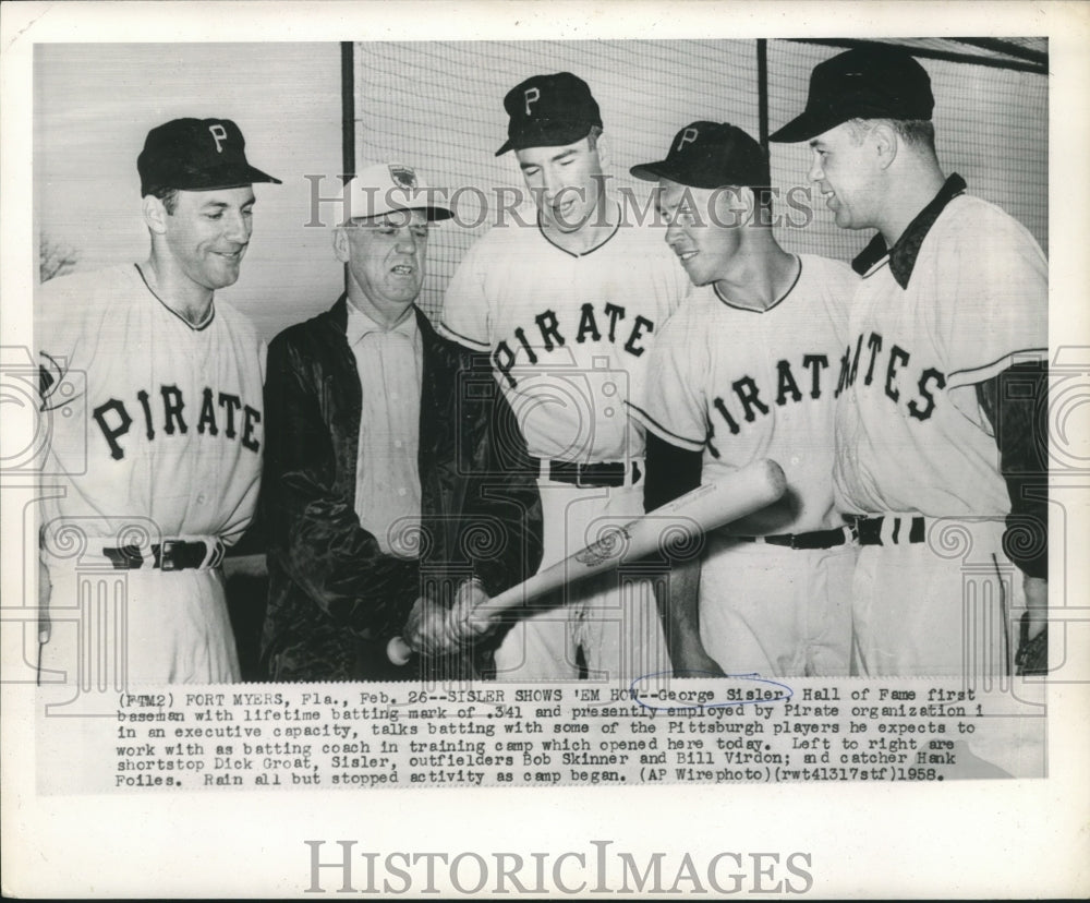 1958 Press Photo George Sisler talks batting with Pirates players - nox21500