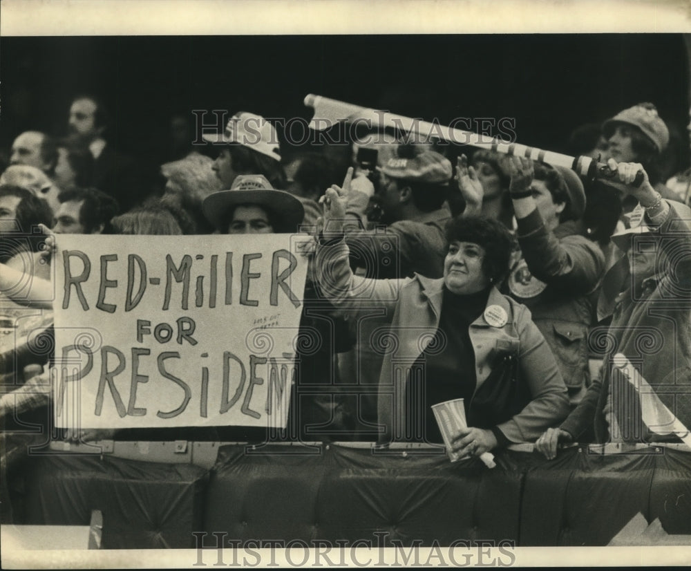 1978 Press Photo Super Bowl XII Broncos &amp; Cowboys fans with President sign- Historic Images