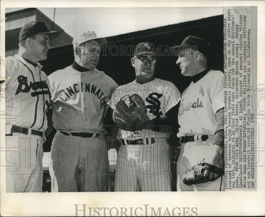 1960 Press Photo Veteran major league baseball players gather for Oldtimers Game