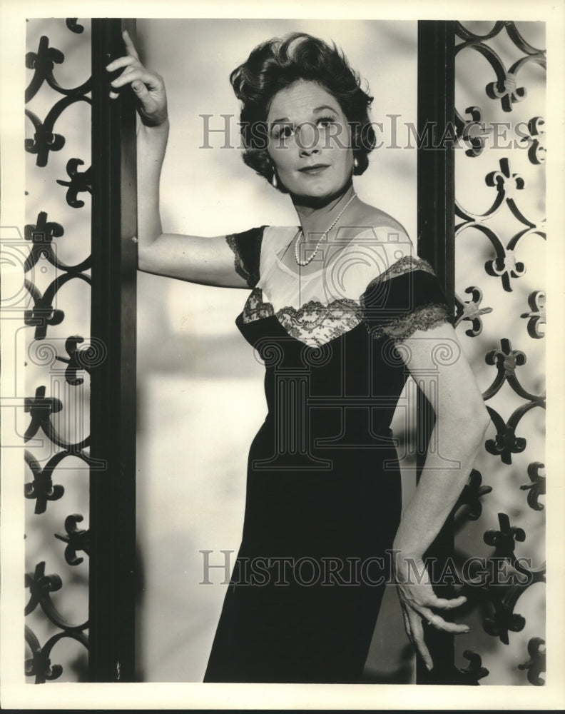 1961 Press Photo Jean Hagen stars in CBS-TV's "The Golden Years." - nox21667