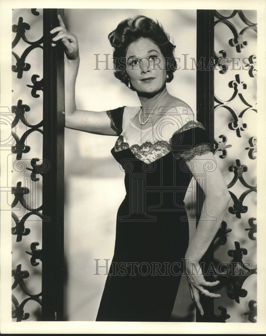 1961 Press Photo Jean Hagen stars in CBS-TV's "The Golden Years." - nox21667