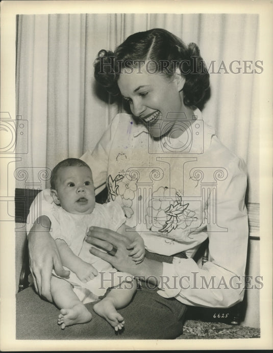 1951 Press Photo MGM actress Jean Hagen with her daughter - nox21669