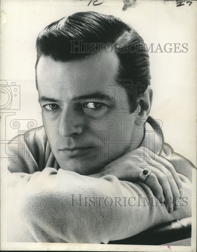 Load image into Gallery viewer, 1963 Press Photo Robert Goulet, Broadway star, singer and actor - nox21682
